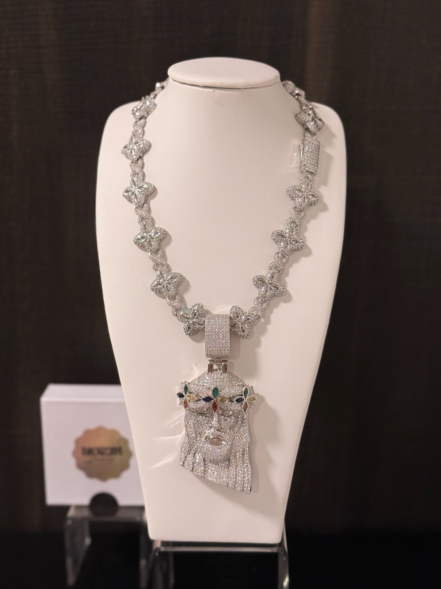 White gold plated 4 leaf chain and Jesus pendant