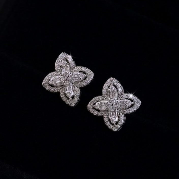 S925 18k white gold plated 4 leaf earrings.
