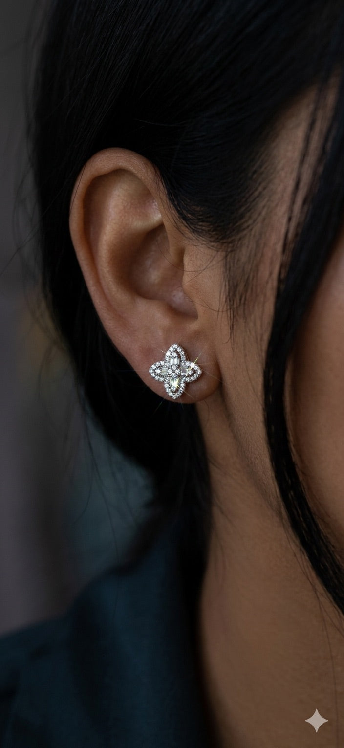 S925 18k white gold plated 4 leaf earrings.