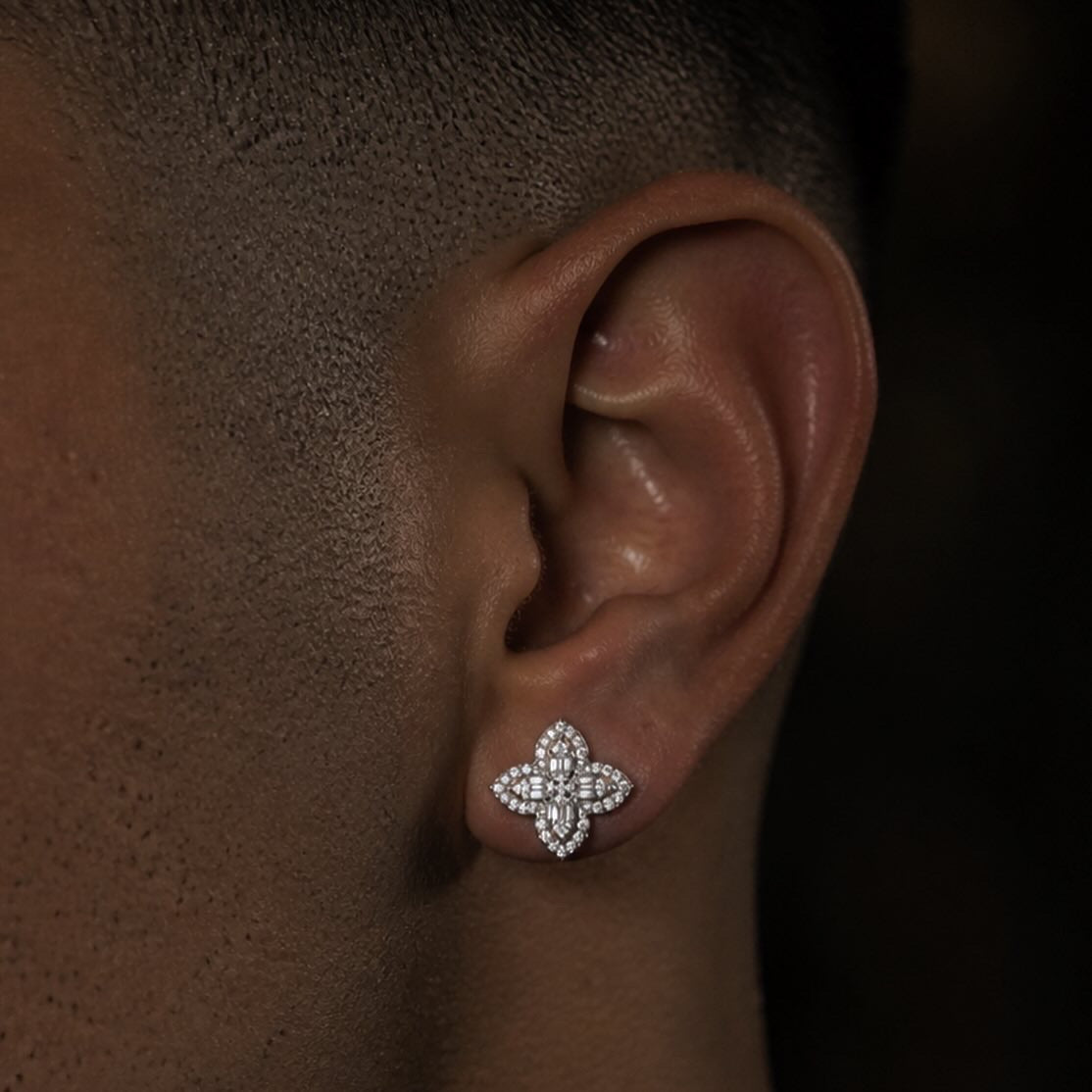 S925 18k white gold plated 4 leaf earrings.