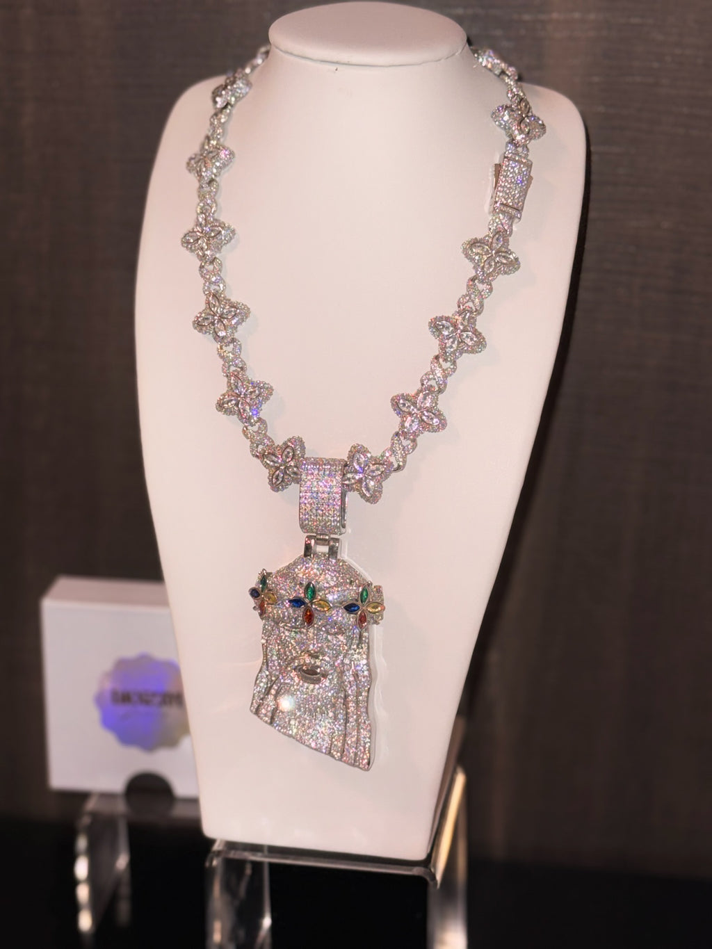 White gold plated 4 leaf chain and Jesus pendant