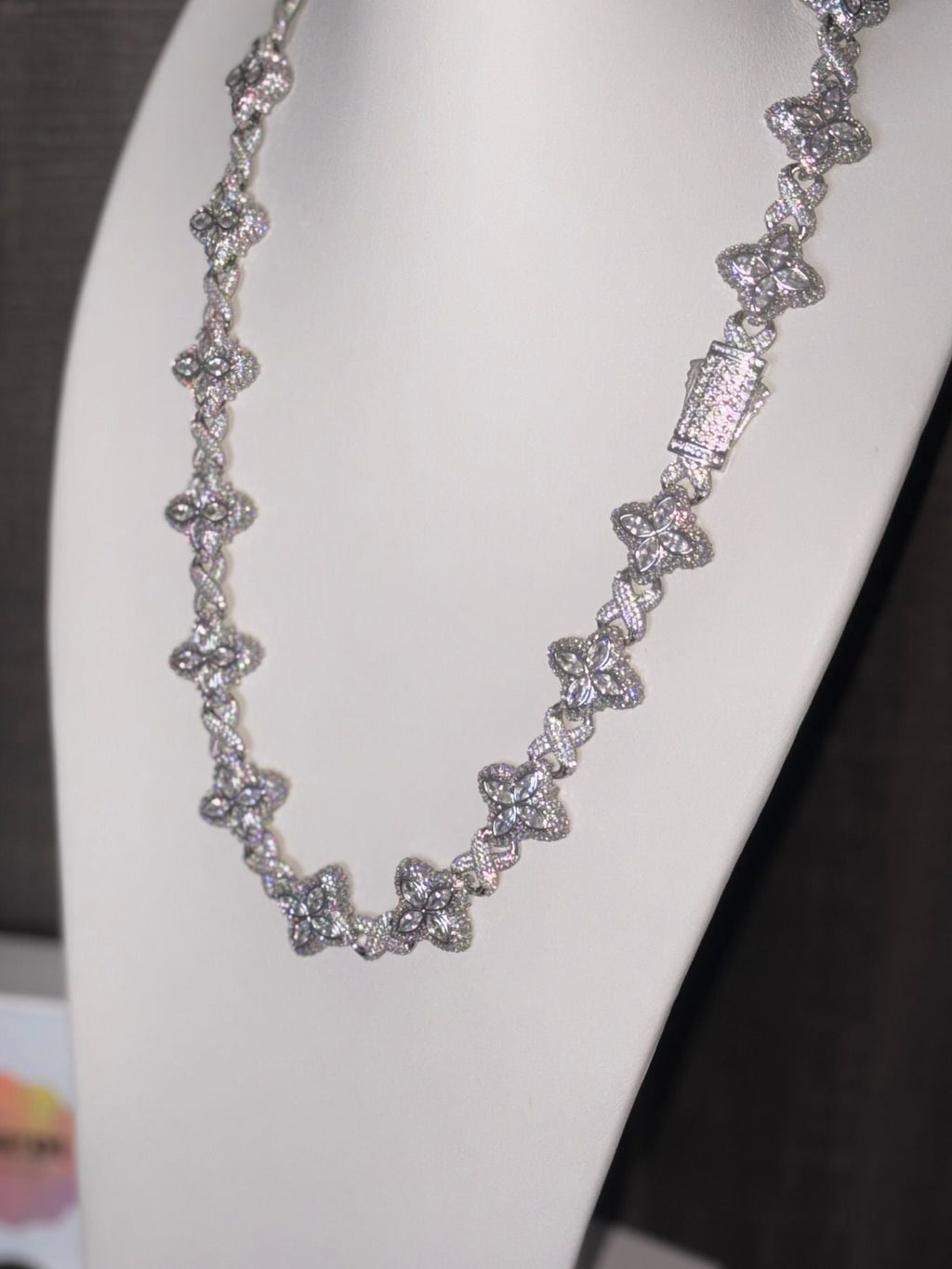 18k white gold plated Iced Out 4 leaf Chain.