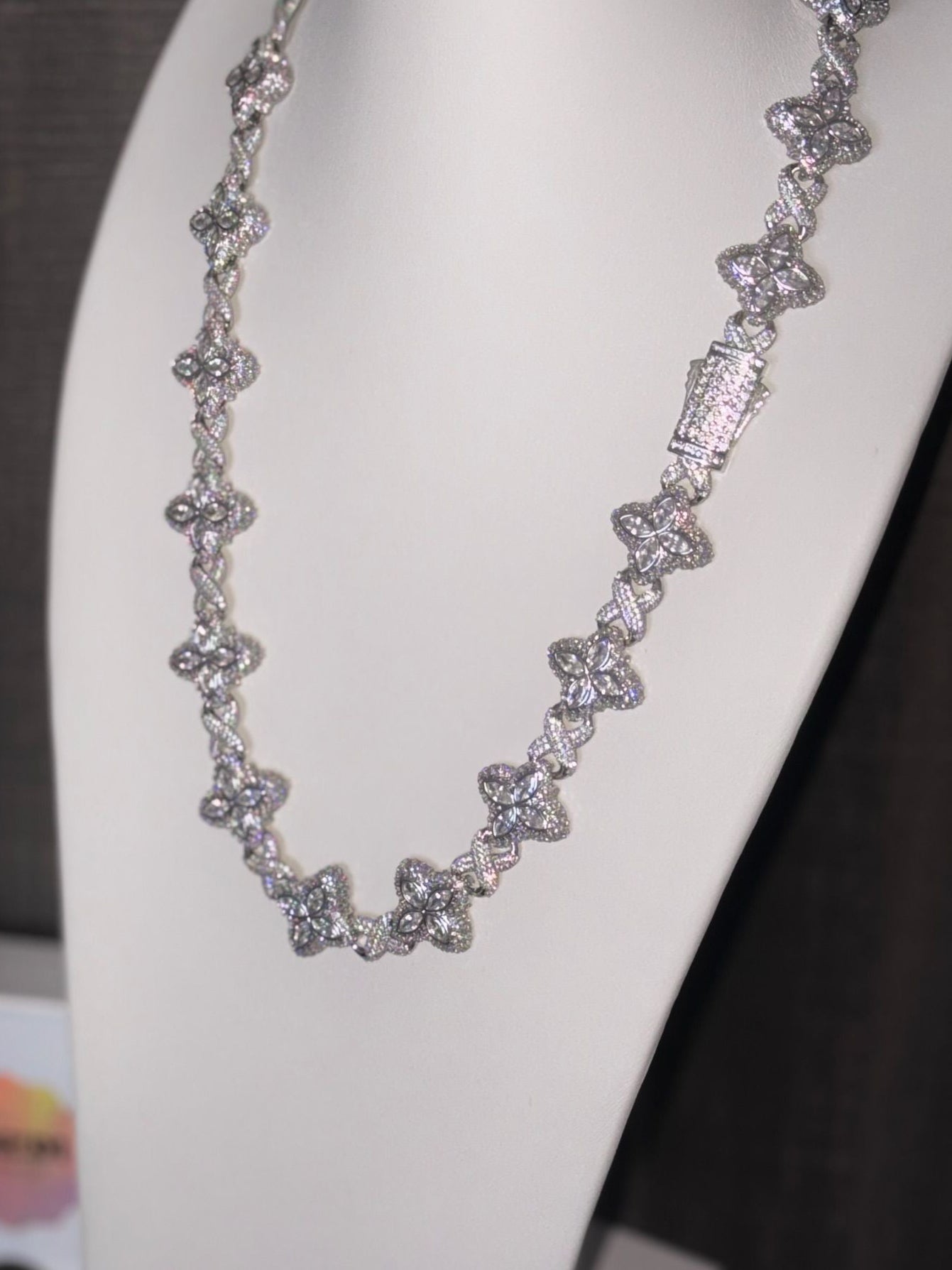 18k white gold plated Iced Out 4 leaf Chain.
