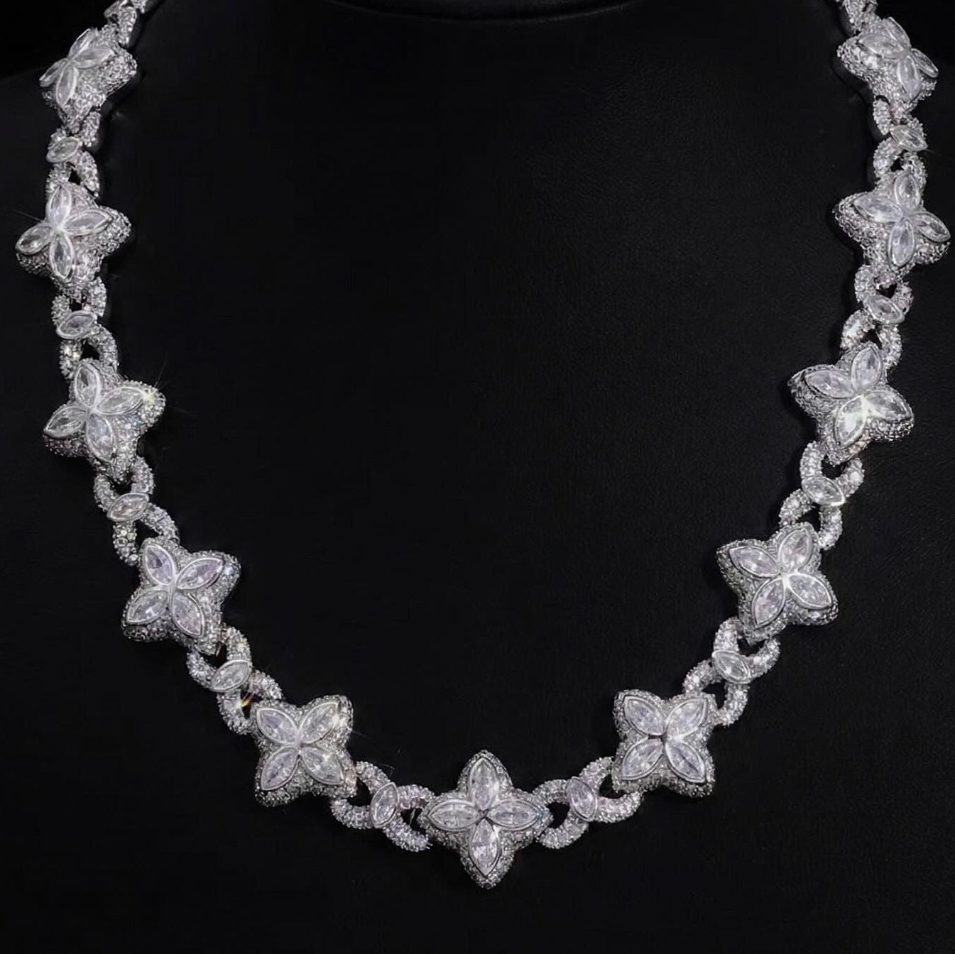 18k white gold plated Iced Out 4 leaf Chain.